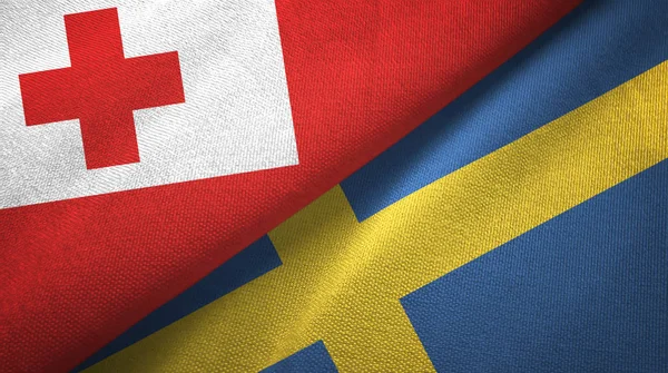 Tonga e Suécia duas bandeiras de pano têxtil, textura de tecido — Fotografia de Stock