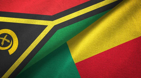 Vanuatu e Benin due bandiere tessuto, tessitura del tessuto — Foto Stock