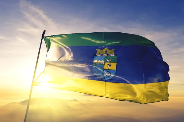 Bandeira do Rio do Sul acenando no nevoeiro do nascer do sol — Fotografia de Stock