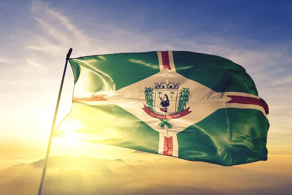 Santa Rita du Brésil drapeau agitant sur le brouillard du lever du soleil supérieure — Photo