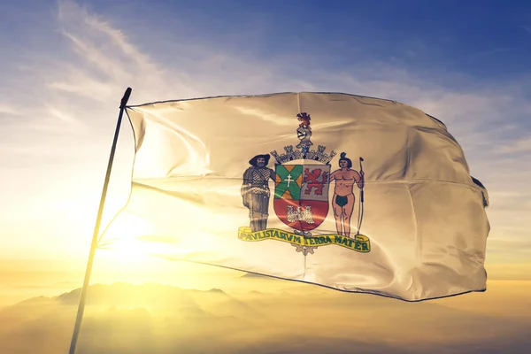 Bandera de Sao Bernardo do Campo de Brasil ondeando sobre la niebla del amanecer — Foto de Stock