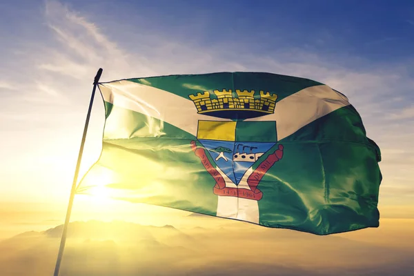 Sapucaia do Sul of Brazil zászló lengett a napfelkelte köd tetején — Stock Fotó