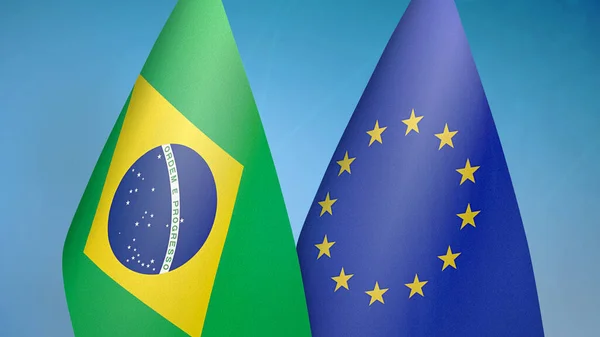 巴西和欧洲联盟的两面旗帜 蓝色背景 — 图库照片