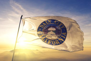 ABD bayrağı dalgalanan California 'lı Daly