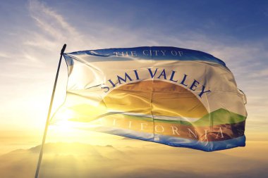 Kaliforniya 'nın Simi Vadisi bayrağı dalgalanıyor