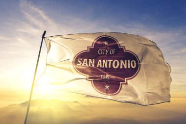 Birleşik Devletler bayrağı dalgalanan Teksas 'lı San Antonio