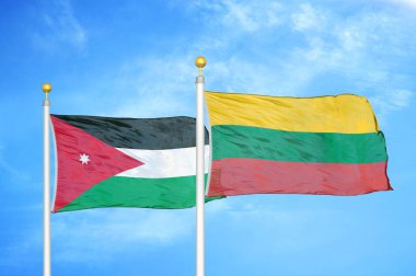 Ürdün ve Litvanya bayrak direkleri üzerinde iki bayrak ve mavi bulutlu arka plan