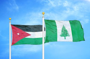 Ürdün ve Norfolk Adası bayrak direkleri ve mavi bulutlu arka planda iki bayrak