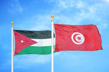 Ürdün ve Tunus bayrak direkleri üzerinde iki bayrak ve mavi bulutlu arka plan