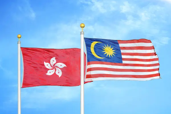 Hong Kong Malezya Bayrak Direkleri Üzerinde Iki Bayrak Mavi Bulutlu — Stok fotoğraf