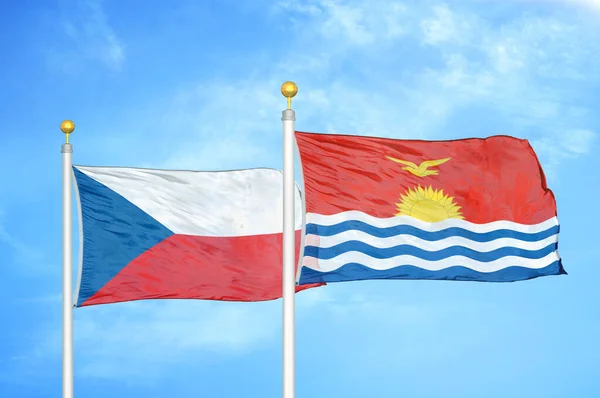 Ceco Kiribati Due Bandiere Pennoni Cielo Azzurro Nuvoloso Sfondo — Foto Stock