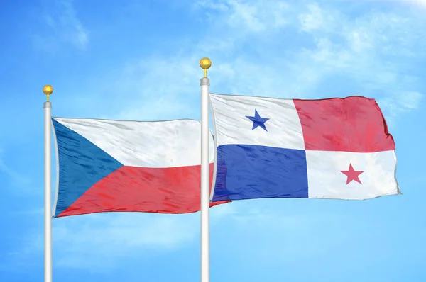 Checo Panamá Dos Banderas Sobre Asta Bandera Fondo Azul Cielo —  Fotos de Stock