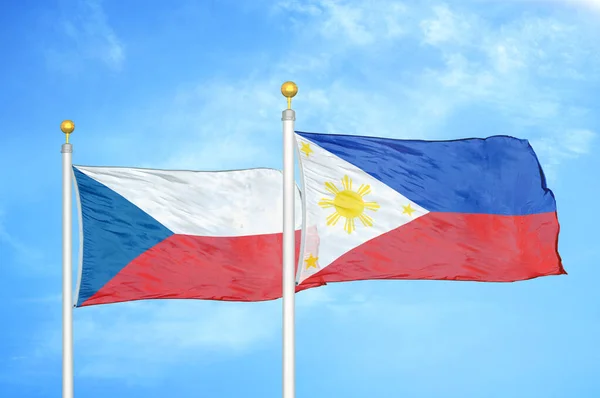Checo Filipinas Dos Banderas Sobre Asta Bandera Fondo Azul Cielo —  Fotos de Stock