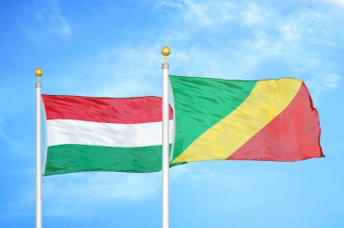 Macaristan ve Kongo bayrak direkleri ve mavi bulutlu arka planda iki bayrak