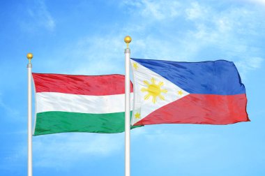 Macaristan ve Filipinler bayrak direkleri ve mavi bulutlu arka planda iki bayrak
