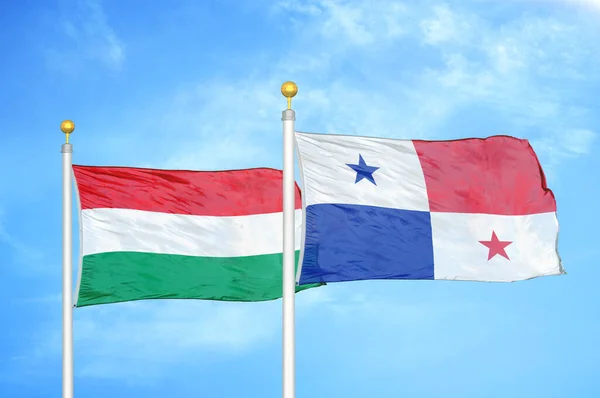 Hongarije Panama Twee Vlaggen Vlaggenmasten Blauwe Bewolkte Lucht Achtergrond — Stockfoto