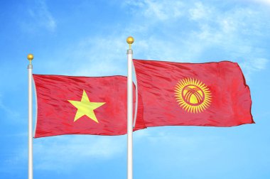 Vietnam ve Kırgızistan bayrak direğinde iki bayrak ve mavi bulutlu bir arka plan. Tarihi bayrak