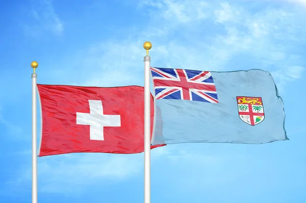 Швейцария Фиджи Два Флага Флагштоках Голубом Облачном Фоне Неба — стоковое фото