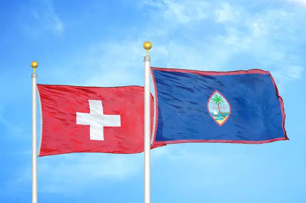 Suiza Guam Dos Banderas Sobre Asta Bandera Fondo Azul Cielo — Foto de Stock