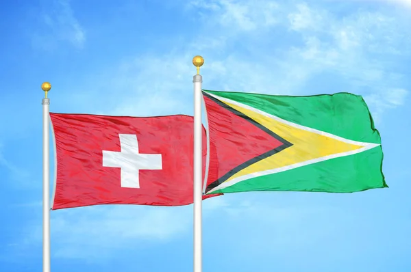 Svizzera Guyana Due Bandiere Pennoni Cielo Azzurro Nuvoloso Sfondo — Foto Stock