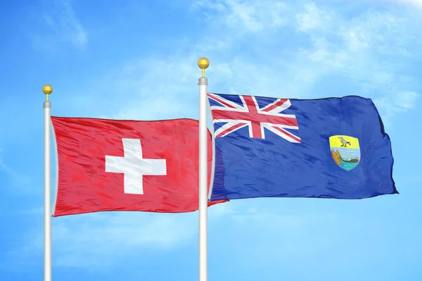 Suiza Santa Helena Dos Banderas Sobre Asta Bandera Fondo Azul — Foto de Stock