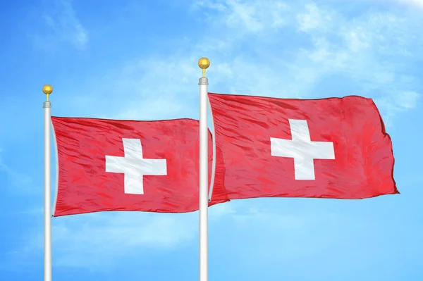 Suiza Dos Banderas Sobre Asta Bandera Fondo Azul Cielo Nublado — Foto de Stock
