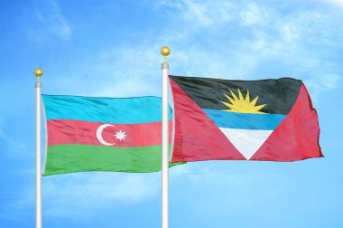 Azerbaycan, Antigua ve Barbuda bayrak direkleri ve mavi bulutlu arka plan
