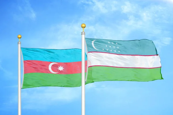 Azerbeidzjan Oezbekistan Twee Vlaggen Vlaggenmasten Blauwe Bewolkte Lucht Achtergrond — Stockfoto