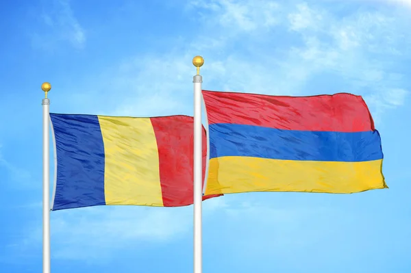 Румунія Вірменія Два Прапори Флагштоках Синє Хмарне Небо — стокове фото