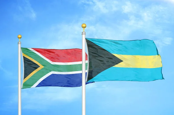 남아프리카 공화국과 바하마 깃대와 구름낀 배경에 — 스톡 사진