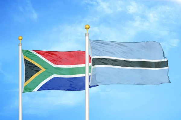 남아프리카 공화국과 보츠와 깃대와 구름낀 배경에 — 스톡 사진