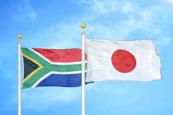 Sudáfrica Japón Dos Banderas Sobre Asta Bandera Fondo Azul Cielo — Foto de Stock