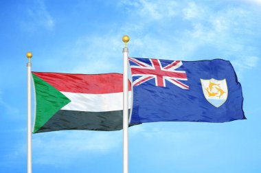 Sudan ve Anguilla bayrak direkleri ve mavi bulutlu arka planda iki bayrak