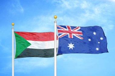 Sudan ve Avustralya bayrak direkleri ve mavi bulutlu arka planda iki bayrak