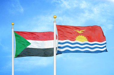 Sudan ve Kiribati bayrak direkleri ve mavi bulutlu arka planda iki bayrak