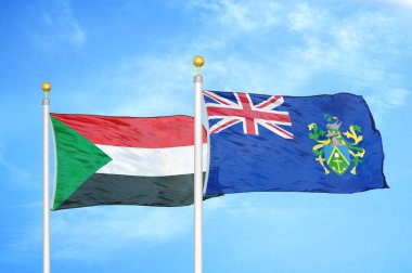 Sudan ve Pitcairn Adaları bayrak direkleri ve mavi bulutlu arka planda iki bayrak