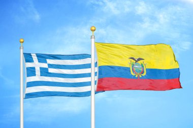 Yunanistan ve Ekvador bayrak direkleri ve mavi bulutlu arka planda iki bayrak