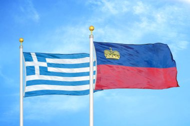 Yunanistan ve Lihtenştayn bayrak direkleri ve mavi bulutlu arka planda iki bayrak