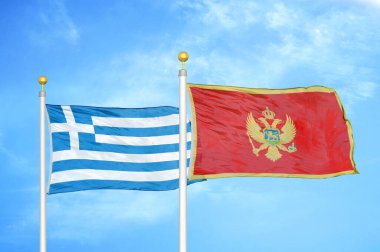 Yunanistan ve Karadağ bayrak direkleri ve mavi bulutlu arka planda iki bayrak