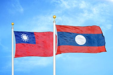 Tayvan ve Laos bayrak direğinde iki bayrak ve mavi bulutlu gökyüzü arkaplanı