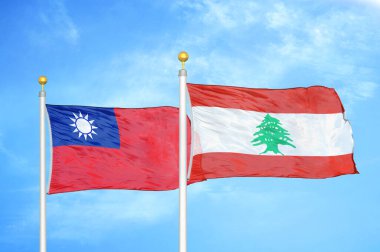 Tayvan ve Lübnan bayrak direkleri ve mavi bulutlu arka planda iki bayrak