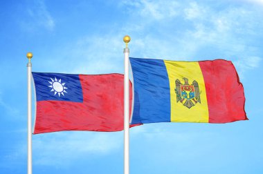Tayvan ve Moldova bayrak direkleri ve mavi bulutlu arka planda iki bayrak
