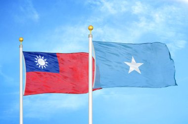 Tayvan ve Somali bayrak direğinde iki bayrak ve mavi bulutlu arka plan