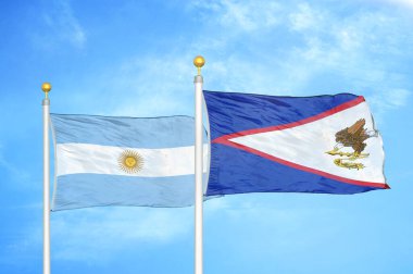 Arjantin ve Amerikan Samoası bayrak direkleri ve mavi bulutlu arka planda iki bayrak