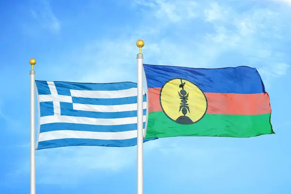 Grecia Nueva Caledonia Dos Banderas Sobre Asta Bandera Fondo Azul — Foto de Stock