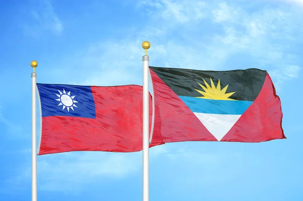 Taiwan Antigua Barbuda Două Steaguri Steaguri Fundal Albastru Noros Cer — Fotografie, imagine de stoc
