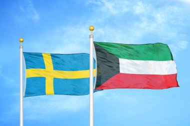 İsveç ve Kuveyt bayrak direkleri ve mavi bulutlu arka planda iki bayrak