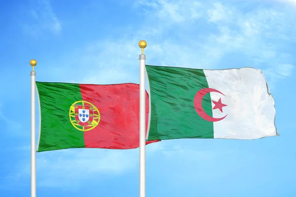 Portugal Argelia Dos Banderas Sobre Asta Bandera Fondo Azul Cielo — Foto de Stock