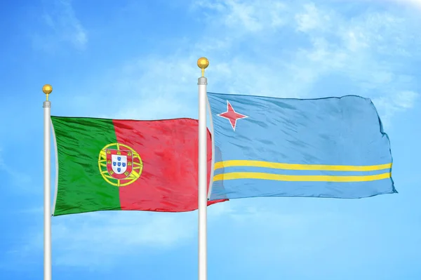 Portugal Aruba Dos Banderas Sobre Asta Bandera Fondo Azul Cielo — Foto de Stock