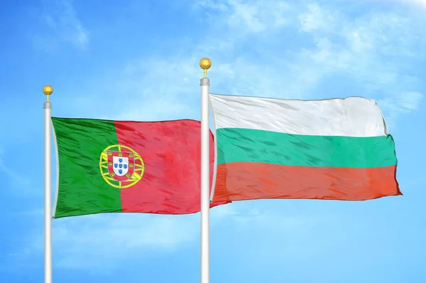 Portugal Bulgaria Dos Banderas Sobre Asta Bandera Fondo Azul Cielo — Foto de Stock